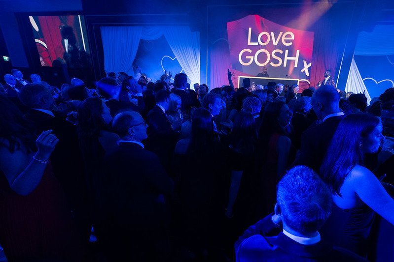 guests dancing to Tiny Temper's set